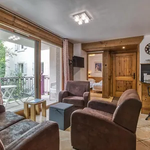 Vallet- Newly Renovated 2 Bedroom Nestled Just Off The Main Street Apartment Chamonix